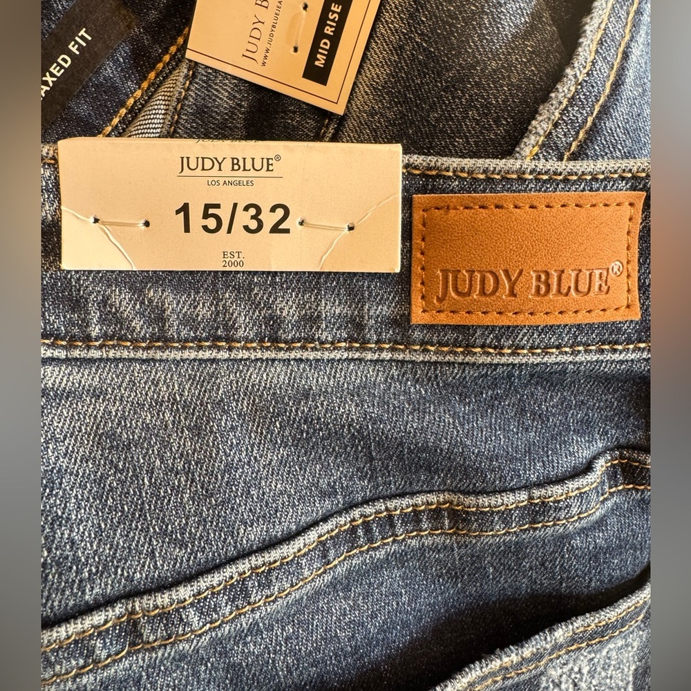 Judy Blue Ankle Cropped Distressed Blue Jeans New With Tags Size 15/32 Med Blue - Picture 7 of 15